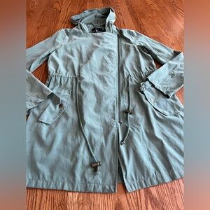 Forever 21 Women’s Army Green Zip Long Sleeved Jacket with a hoodie size Small